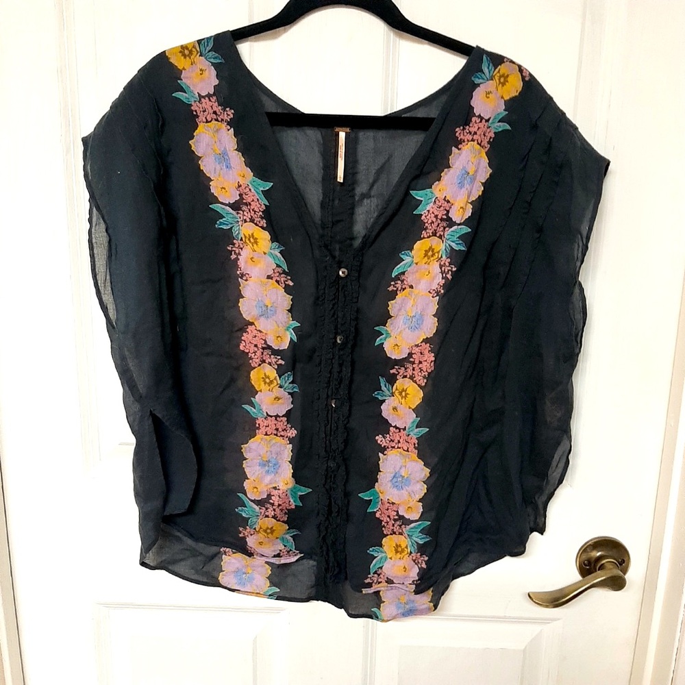 Free People Floral Top Sleeveless Button Up Pleated Shoulder size L